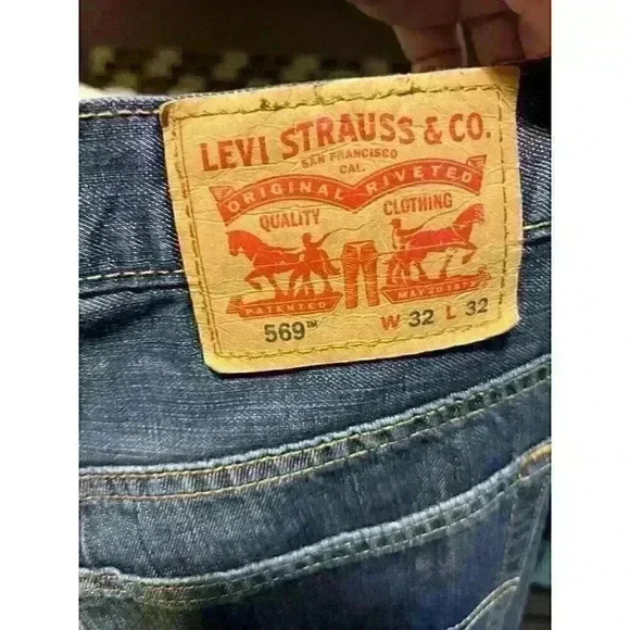 Levi Strauss & Co. 569 Men's 32 x 32 Jeans Blue Denim with Distressed Pockets - Picture 6 of 6